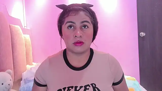 Snapshot of AndreaSweet2 chatting on November 17, 2025, 8:03 pm AndreaSweet2 online show from November 17, 2025, 8:03 pm