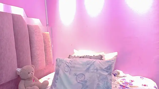 Snapshot of AndreaSweet2 chatting on June 3, 2026, 7:41 pm AndreaSweet2 online show from June 3, 2026, 7:41 pm