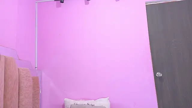 Snapshot of AndreaSweet2 chatting on June 21, 2026, 1:03 pm AndreaSweet2 online show from June 21, 2026, 1:03 pm