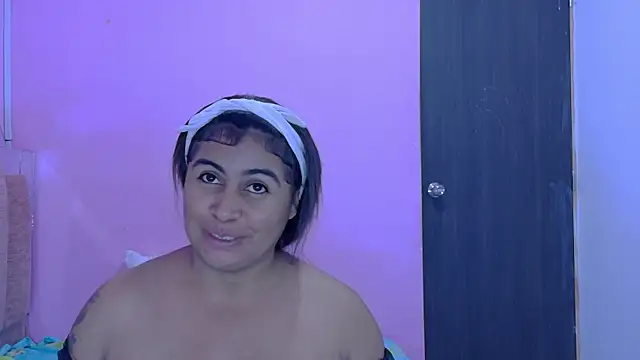 Snapshot of AndreaSweet2 chatting on July 15, 2026, 7:52 pm AndreaSweet2 online show from July 15, 2026, 7:52 pm