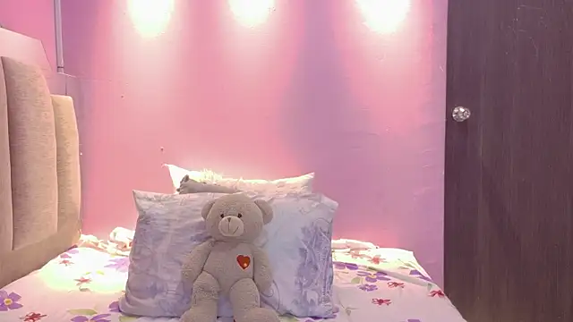 Snapshot of AndreaSweet2 chatting on July 29, 2026, 7:45 pm AndreaSweet2 online show from July 29, 2026, 7:45 pm