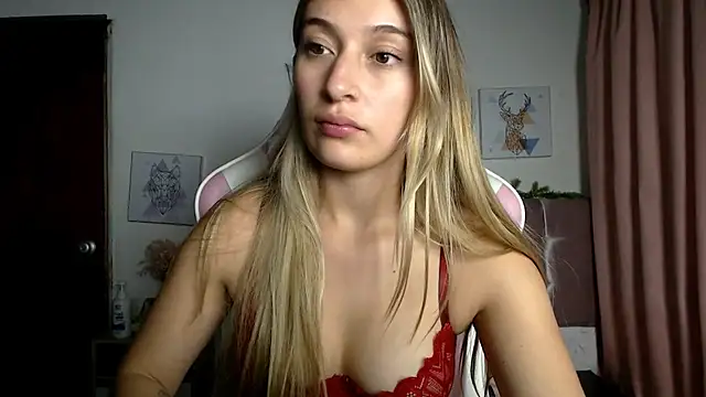 SophiaaLee online show from May 6, 2026, 12:19 am