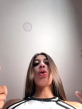 Snapshot of Mavii_ chatting on September 28, 2025, 6:46 pm Mavii online show from September 28, 2025, 6:46 pm