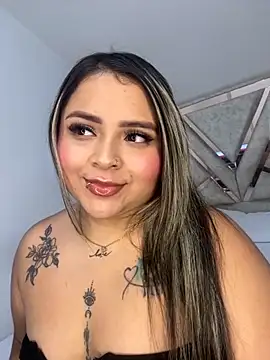 ashley-swift- online show from November 17, 2025, 10:54 am