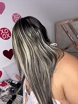 ashley-swift- online show from February 15, 2026, 8:46 am