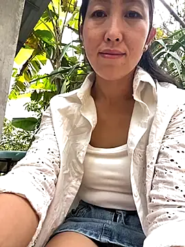 Snapshot of Huong-Ly chatting on October 17, 2025, 3:20 am Huong-Ly online show from October 17, 2025, 3:20 am