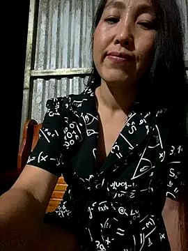 Snapshot of Huong-Ly chatting on October 19, 2025, 1:45 pm Huong-Ly online show from October 19, 2025, 1:45 pm