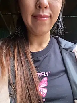 Snapshot of Huong-Ly chatting on October 26, 2025, 6:19 am Huong-Ly online show from October 26, 2025, 6:19 am