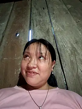 Snapshot of MuiNay chatting on October 1, 2025, 10:43 am MuiNay online show from October 1, 2025, 10:43 am