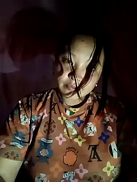 Snapshot of MuiNay chatting on December 5, 2025, 2:03 pm MuiNay online show from December 5, 2025, 2:03 pm