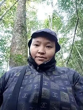 Snapshot of MuiNay chatting on December 15, 2025, 8:29 am MuiNay online show from December 15, 2025, 8:29 am