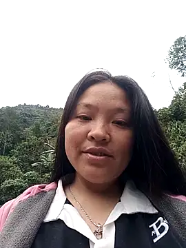 Snapshot of MuiNay chatting on December 17, 2025, 12:27 am MuiNay online show from December 17, 2025, 12:27 am