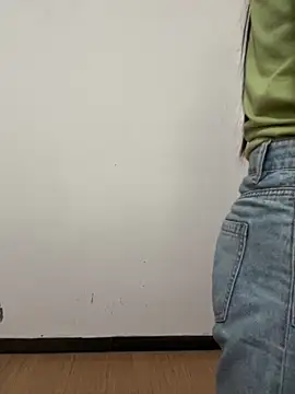 Snapshot of crhong666 chatting on September 22, 2025, 12:23 am crhong666 online show from September 22, 2025, 12:23 am