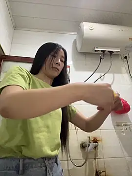 Snapshot of crhong666 chatting on October 1, 2025, 11:55 pm crhong666 online show from October 1, 2025, 11:55 pm