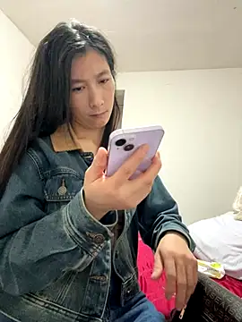 Snapshot of crhong666 chatting on November 8, 2025, 12:00 am crhong666 online show from November 8, 2025, 12:00 am