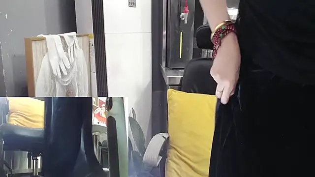 Eileen-L online show from November 10, 2025, 3:49 am