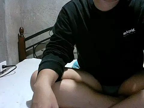 Snapshot of alhex_gay26 chatting on April 9, 2026, 2:00 pm alhex gay26 online show from April 9, 2026, 2:00 pm