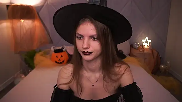 Snapshot of PussyOnLuck chatting on October 31, 2025, 7:09 am PussyOnLuck online show from October 31, 2025, 7:09 am