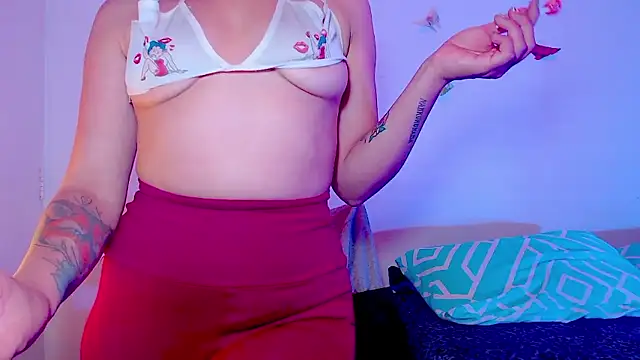 Snapshot of Dirtyhoneymoon chatting on January 12, 2026, 1:33 am Dirtyhoneymoon online show from January 12, 2026, 1:33 am