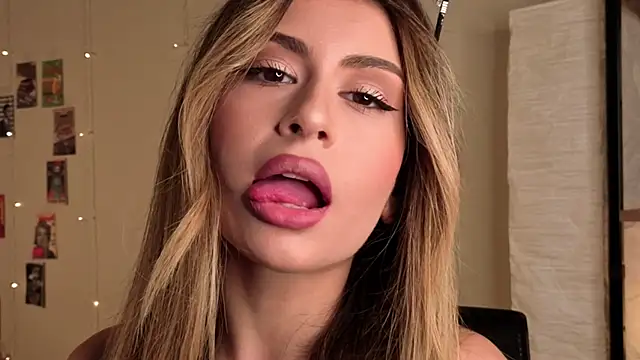 Snapshot of GeorginaHarn chatting on October 16, 2025, 8:37 am GeorginaHarn online show from October 16, 2025, 8:37 am