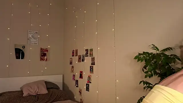 Snapshot of GeorginaHarn chatting on October 17, 2025, 8:06 am GeorginaHarn online show from October 17, 2025, 8:06 am