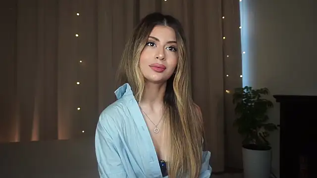 Snapshot of GeorginaHarn chatting on November 15, 2025, 8:33 am GeorginaHarn online show from November 15, 2025, 8:33 am