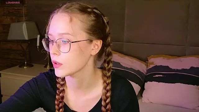 Snapshot of MandyMils chatting on September 23, 2025, 2:42 pm MandyMils online show from September 23, 2025, 2:42 pm