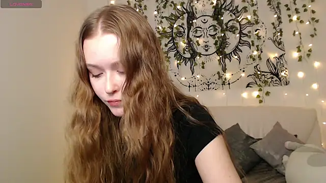 Snapshot of MandyMils chatting on October 24, 2025, 4:47 pm MandyMils online show from October 24, 2025, 4:47 pm