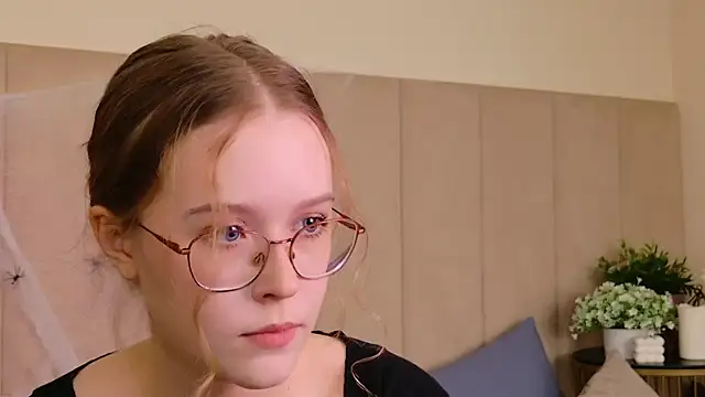 Snapshot of MandyMils chatting on October 26, 2025, 2:12 pm MandyMils online show from October 26, 2025, 2:12 pm