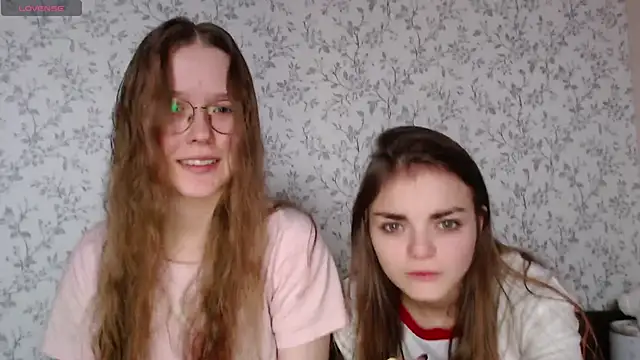 Snapshot of MandyMils chatting on November 1, 2025, 8:16 am MandyMils online show from November 1, 2025, 8:16 am