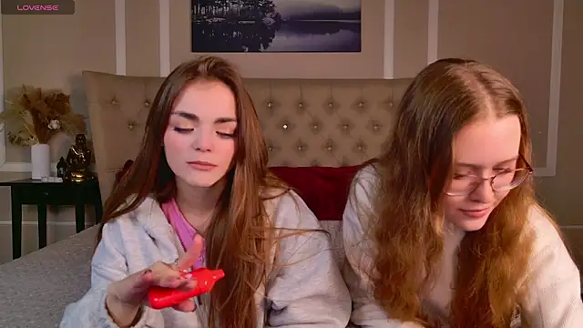 Snapshot of MandyMils chatting on November 15, 2025, 2:24 pm MandyMils online show from November 15, 2025, 2:24 pm