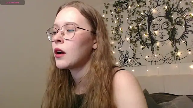 Snapshot of MandyMils chatting on November 22, 2025, 5:01 pm MandyMils online show from November 22, 2025, 5:01 pm