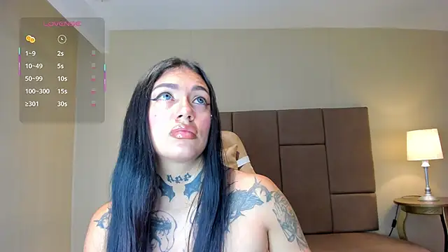 AlexiaCooperr online show from April 27, 2026, 2:37 pm