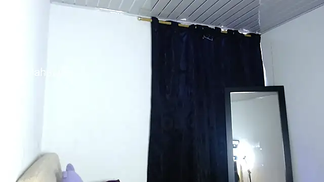 Snapshot of heartty_Milah chatting on November 15, 2025, 8:05 pm heartty Milah online show from November 15, 2025, 8:05 pm