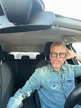 Axl hot online show from September 20, 2025, 7:42 am