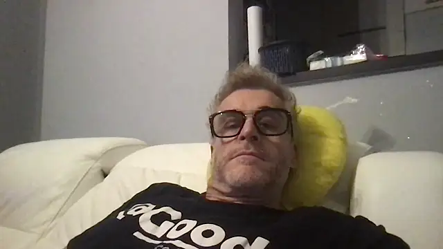 Axl hot online show from February 9, 2026, 9:41 pm