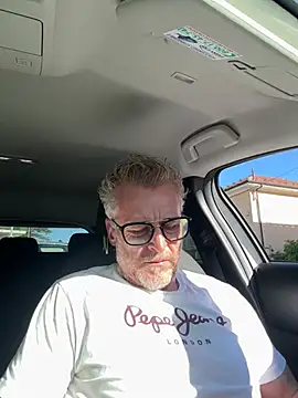 Axl hot online show from April 23, 2026, 3:36 pm