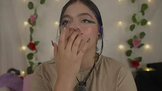 cutee andrea online show from June 19, 2026, 2:27 am