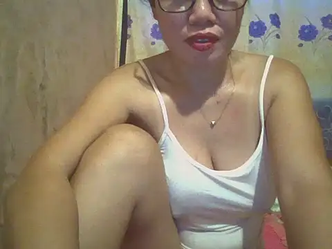 sexymorenal18 online show from April 3, 2026, 12:19 am