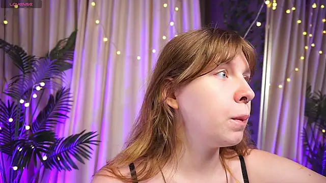 Snapshot of Sense_Of_Rosemary chatting on September 10, 2025, 5:51 am Sense Of Rosemary online show from September 10, 2025, 5:51 am