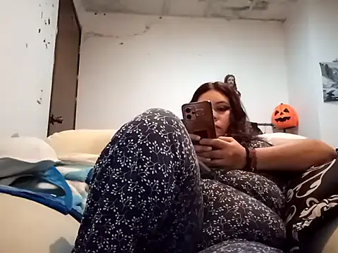 Snapshot of Kitty_WetXxX chatting on November 18, 2025, 1:22 am Kitty WetXxX online show from November 18, 2025, 1:22 am