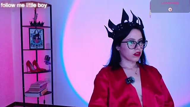 girldom online show from January 15, 2026, 9:29 pm