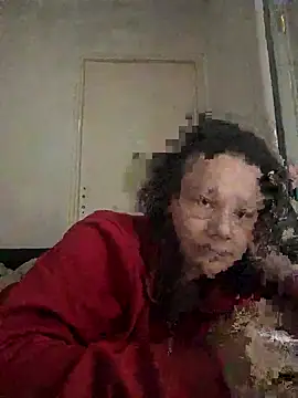 Snapshot of zeousseelphie chatting on October 11, 2025, 12:04 pm zeousseelphie online show from October 11, 2025, 12:04 pm