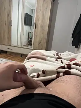 Erenn9972 online show from December 3, 2025, 8:07 pm