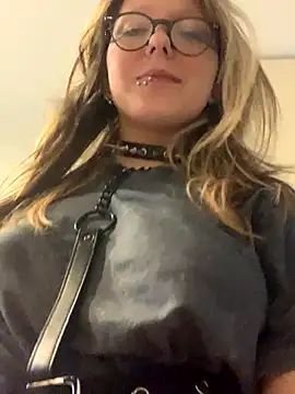 Snapshot of VesnaCrystal chatting on December 14, 2025, 5:24 am VesnaCrystal online show from December 14, 2025, 5:24 am