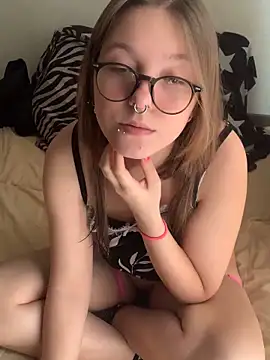 Snapshot of VesnaCrystal chatting on February 13, 2026, 7:59 am VesnaCrystal online show from February 13, 2026, 7:59 am