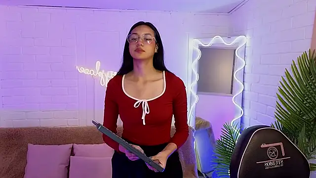 artemiss tay online show from September 19, 2025, 7:14 pm