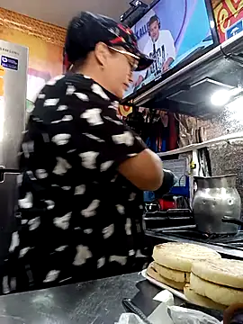 Snapshot of Lady_16 chatting on September 15, 2025, 6:19 pm Lady 16 online show from September 15, 2025, 6:19 pm