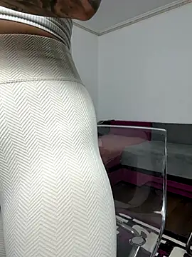 MiaKiittyy online show from October 27, 2025, 12:58 am