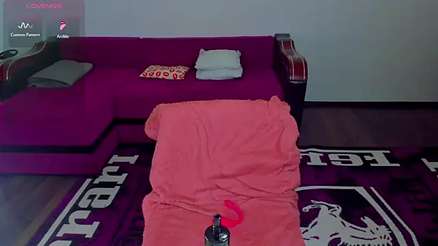 MiaKiittyy online show from January 17, 2026, 5:27 pm